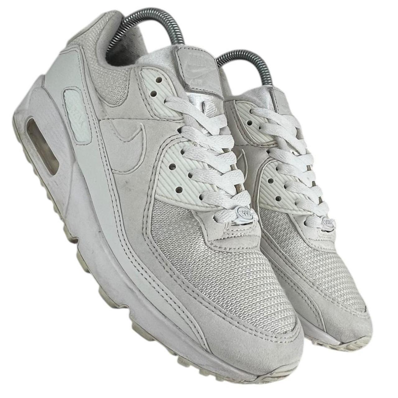 White Nike Airmax 90.