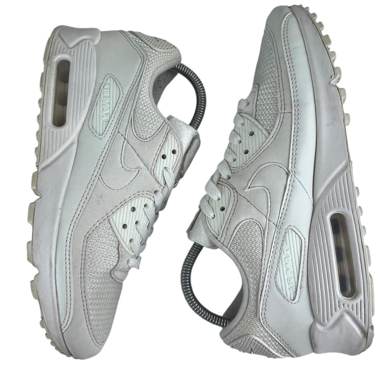 White Nike Airmax 90.