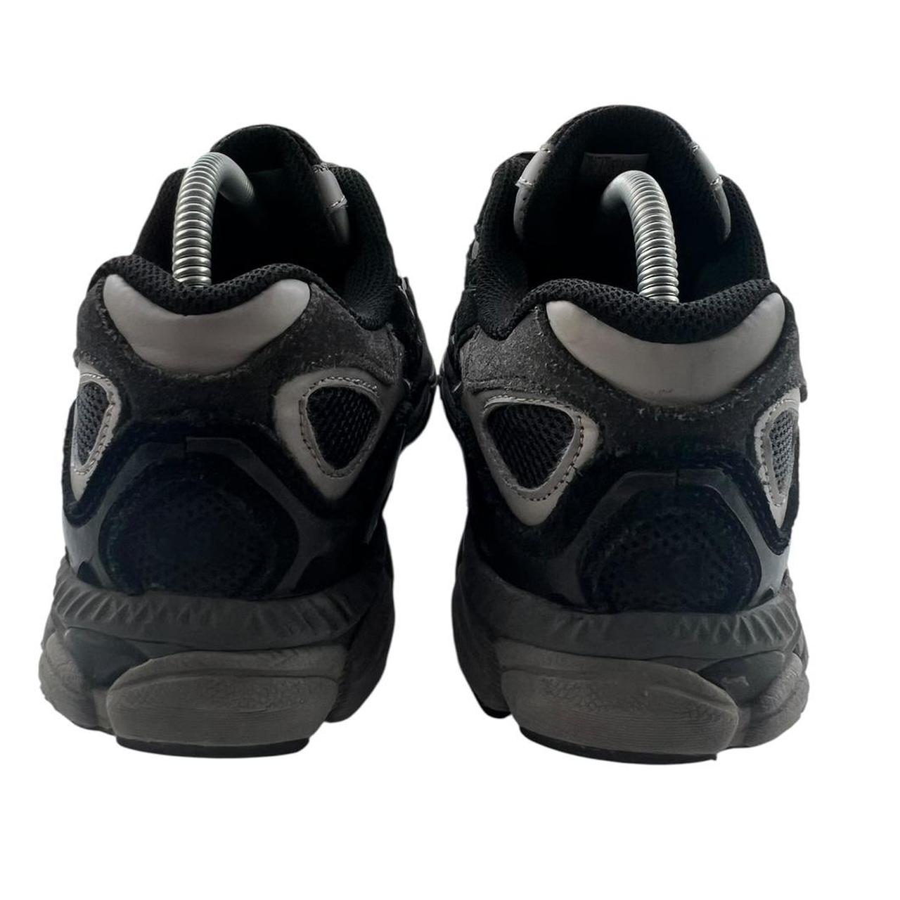 ASICS Gel Kayano 22 trainers - black and grey