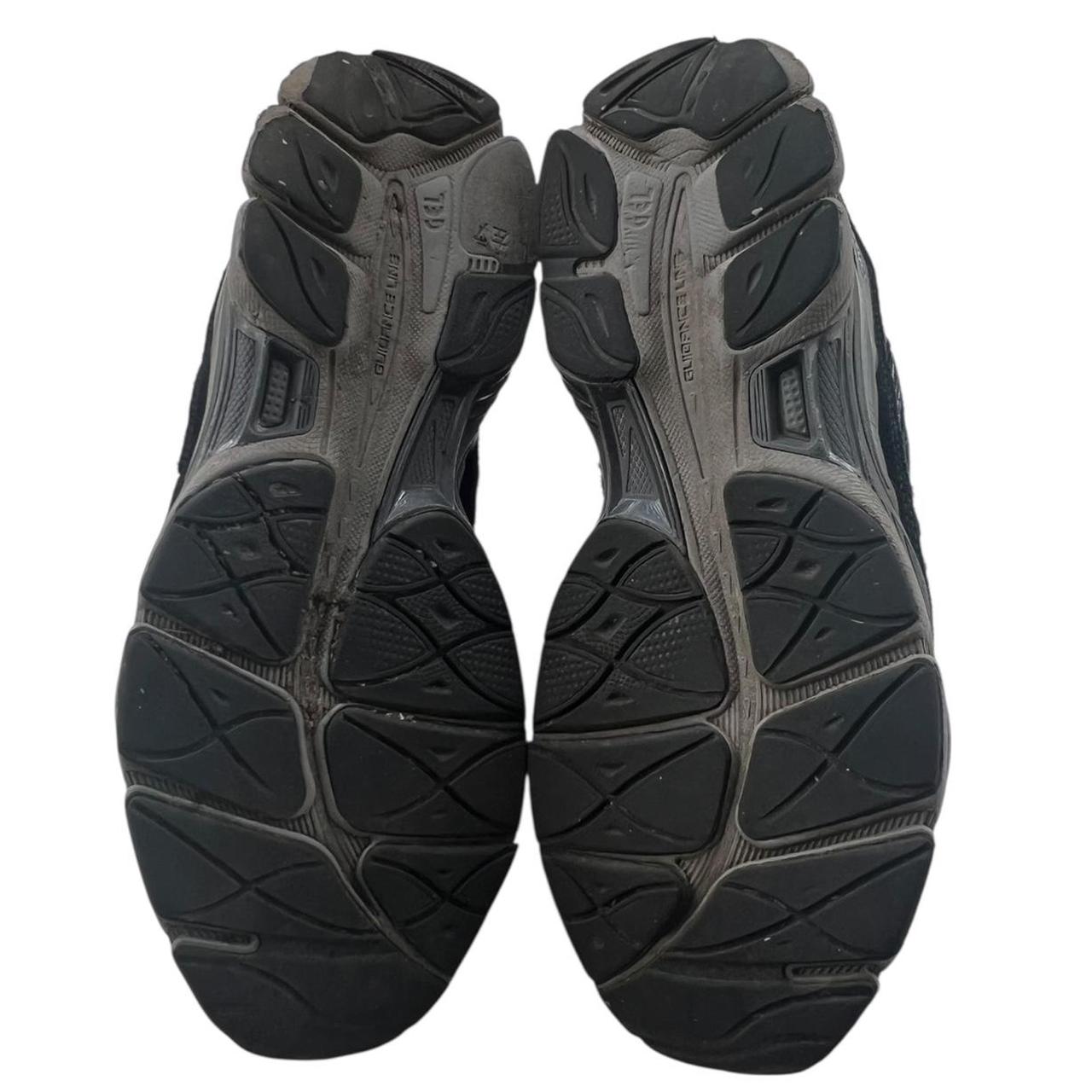 ASICS Gel Kayano 22 trainers - black and grey